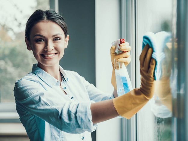 3 Factors to Consider When Deciding to Clean Your Home or Hiring a Professional Cleaning Service