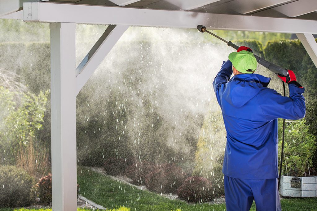 Why You Should Hire a Professional Contractor to Power Wash your Aluminum or Vinyl Siding Why You Should Hire a Professional Contractor to Power Wash your Aluminum or Vinyl Siding